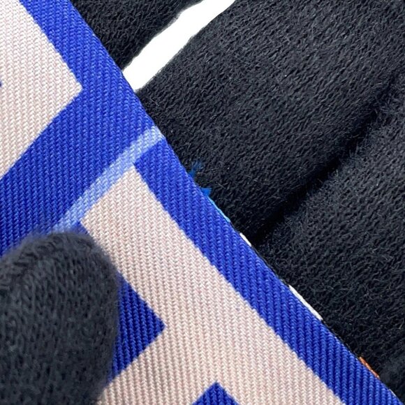 CHANEL Scarf all-over pattern Silk100% Blue/Pink/Multicolor - Picture 9 of 9